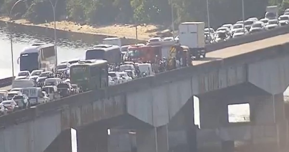 Acidente com cinco carros, duas motos e ônibus deixa feridos e interdita a linha Vermelha – Noticias R7