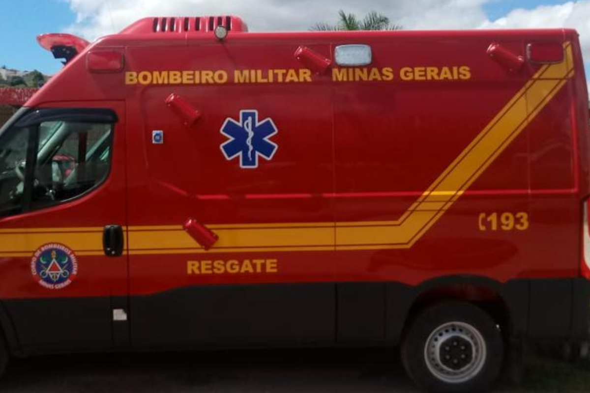 Acidente entre caminhão e carros mata três e deixa seis feridos na BR-262, em MG