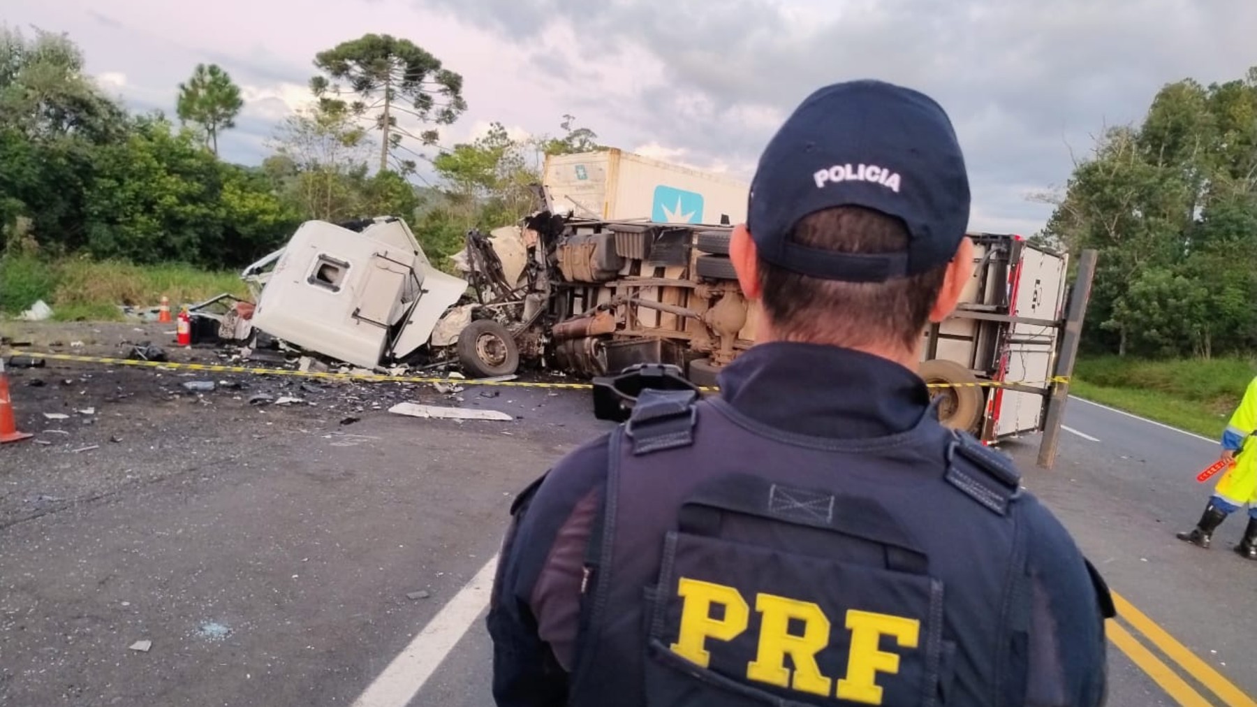 Acidente entre dois caminhões mata motorista profissional, deixa outro gravemente ferido e ... - G1