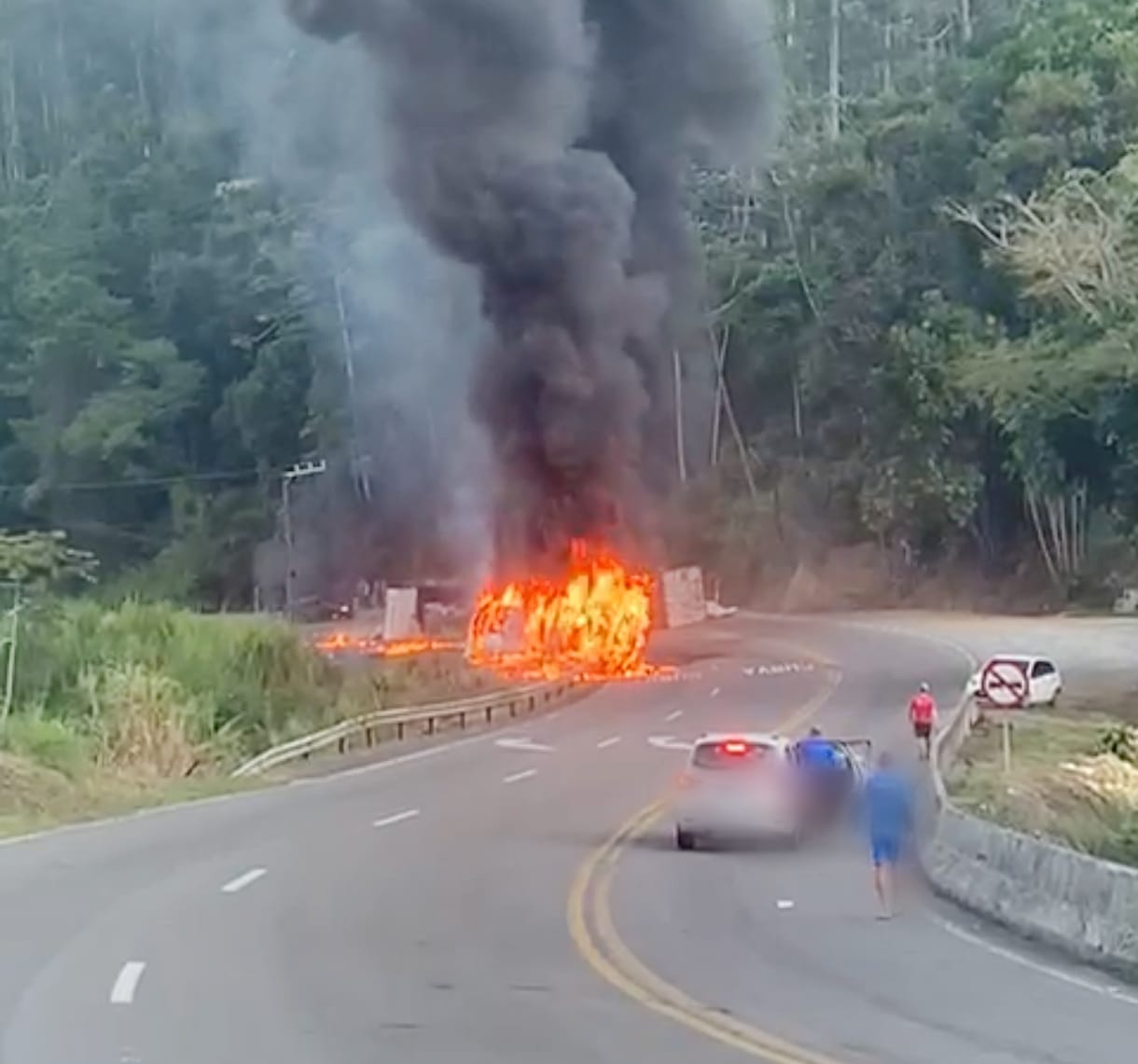 Acidente grave na BR-280, em Corupá resulta em duas mortes e dois veículos em chamas - OCP News