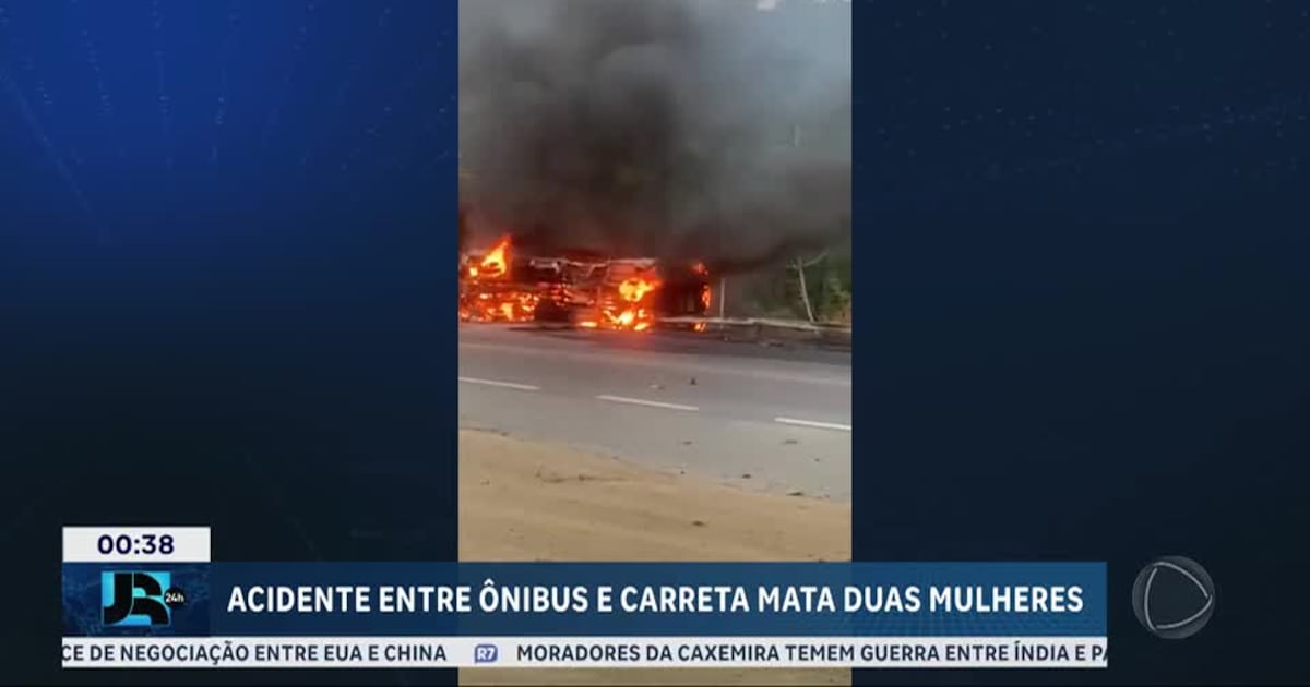 Acidente provocado por carreta mata duas mulheres que viajavam em micro-ônibus em SC – Noticias R7