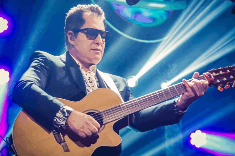 Cantor sertanejo cai durante o show e acidente expõe riscos sem proteção adequada