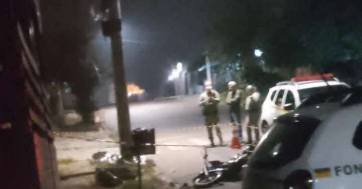 Colisão de moto contra poste deixa dois mortos em Charqueadas