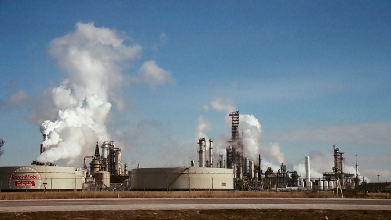 Dinheiro de combate à crise climática está indo para empresas poluidoras, revela jornal