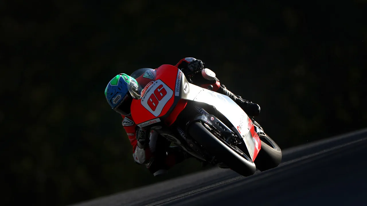 Dois pilotos morrem em acidente brutal no campeonato de Superbikes