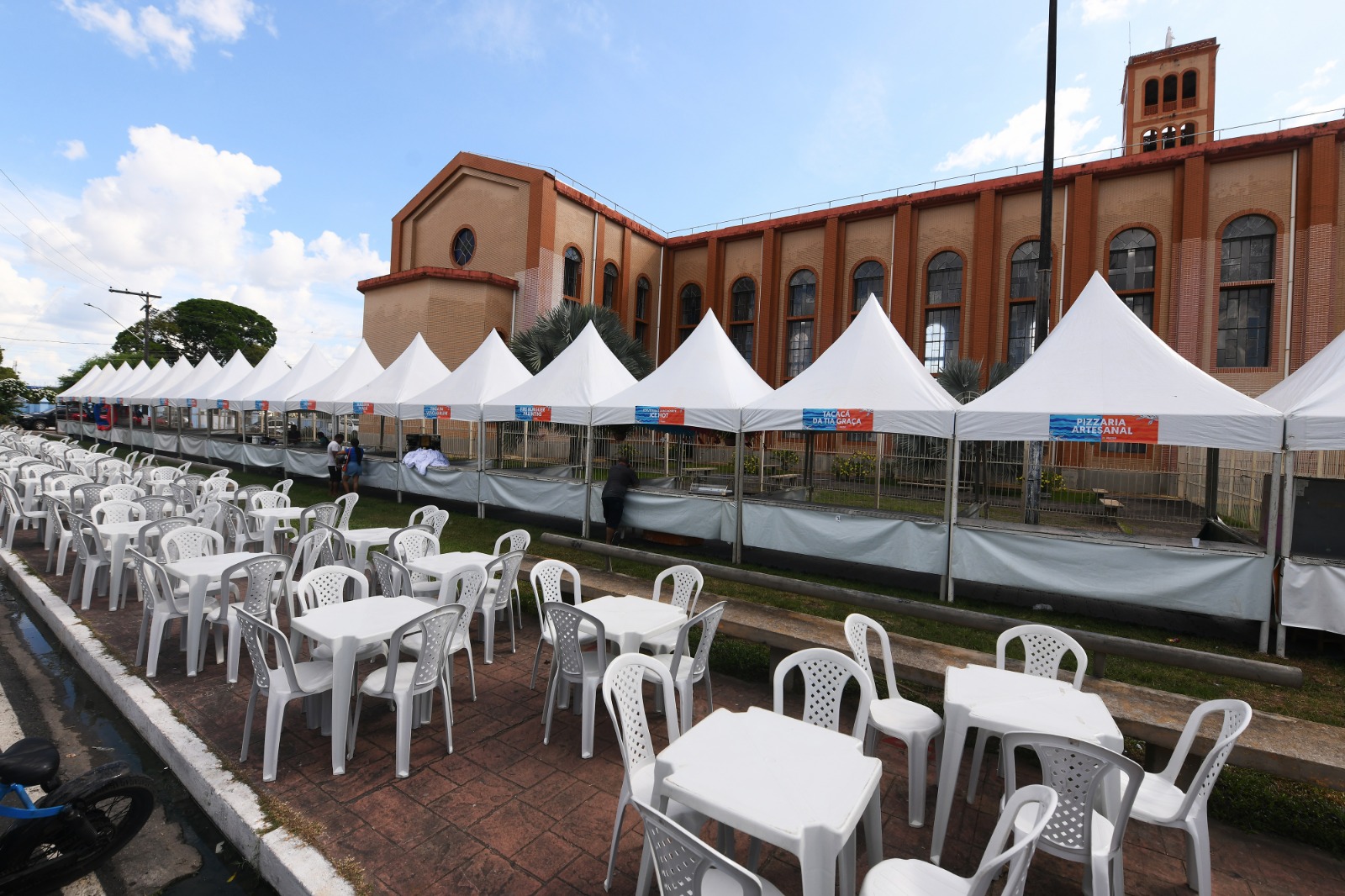 Festival de Parintins 2025: Amazonastur abre inscrições para Praça Gastronômica - Mercadizar