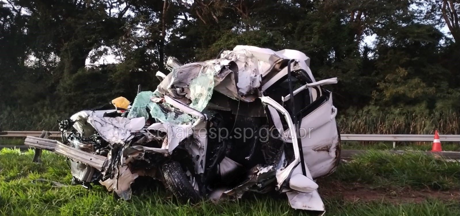 Grave acidente com 4 veículos mata uma pessoa e interdita a Rodovia Anhanguera - G1