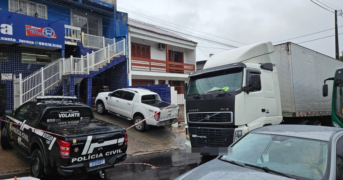 Homem morre atropelado por carreta na Lomba do Pinheiro, em Porto Alegre