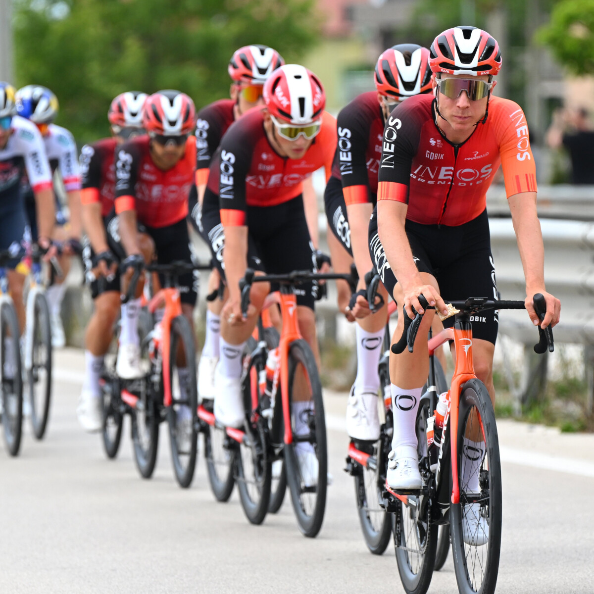 INEOS Grenadiers perto de fusão milionária, parceria com gigante francesa deixaria equipe ProContinental com futuro incerto