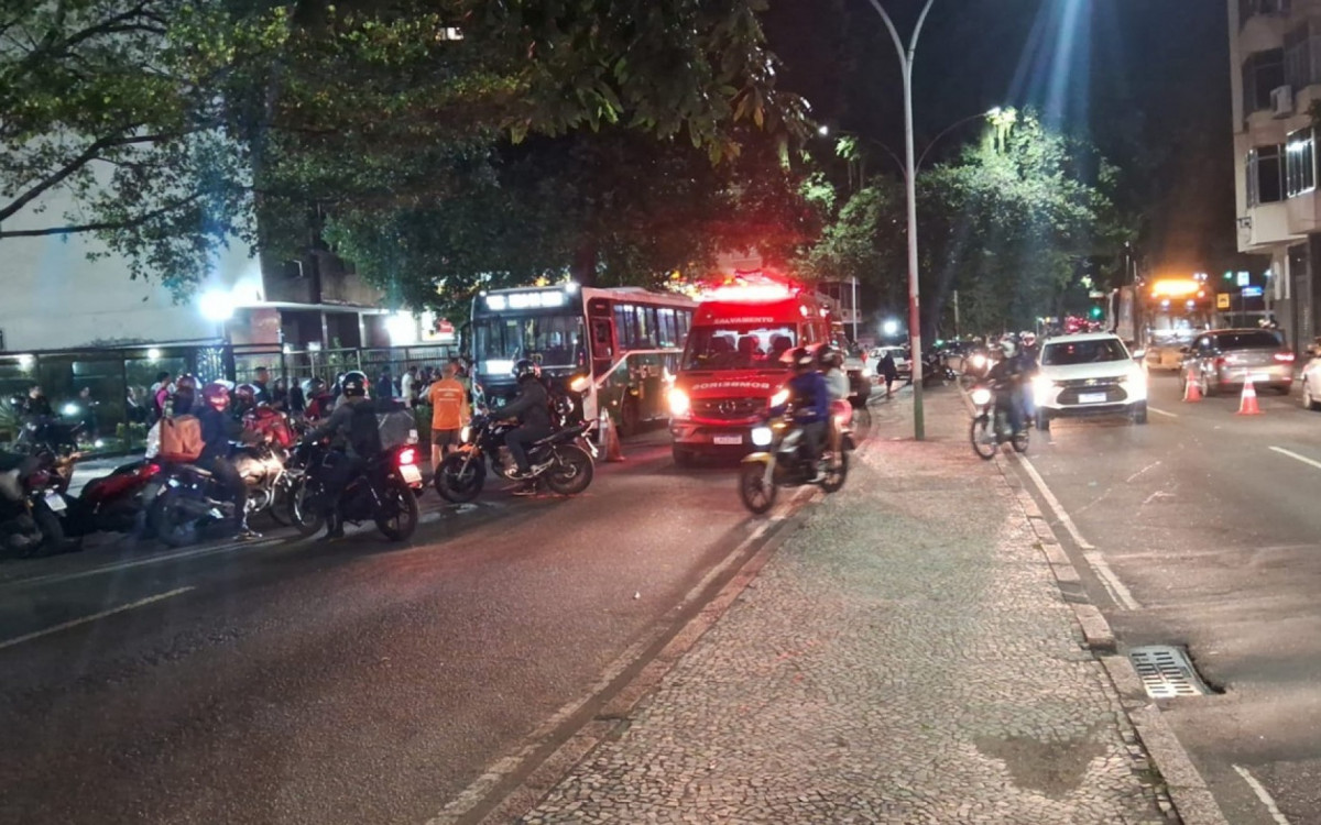 Motociclista morre em acidente com ônibus em Laranjeiras | Rio de Janeiro