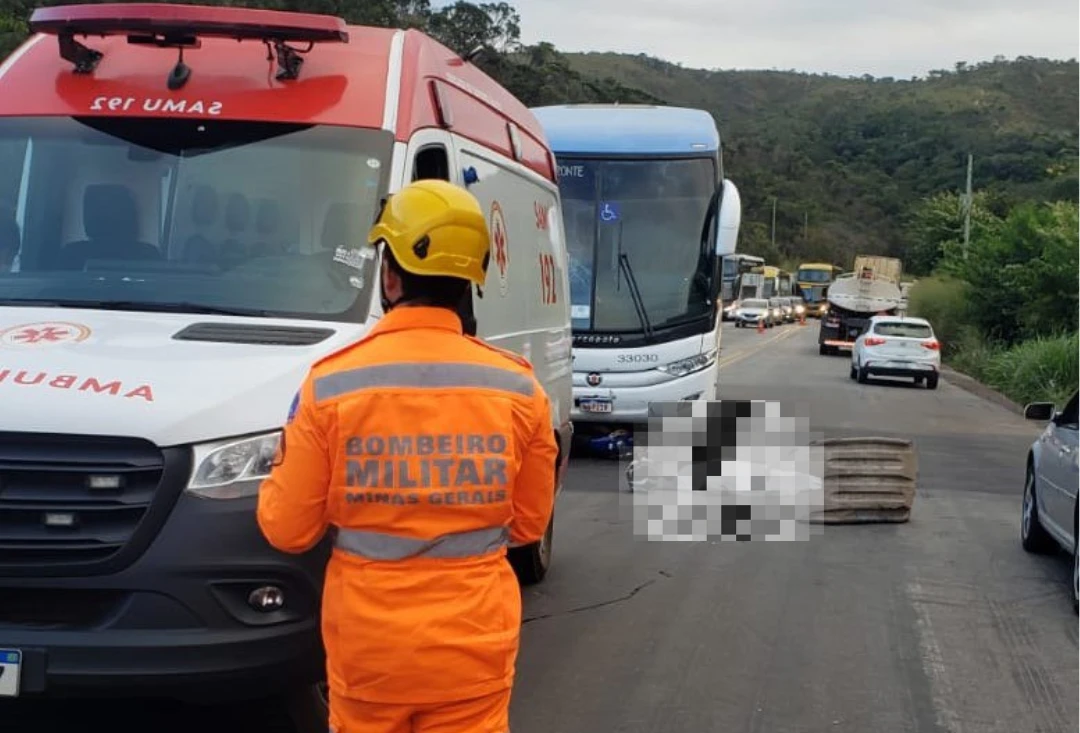 Motociclista morre em acidente com ônibus na BR-381, em Sabará
