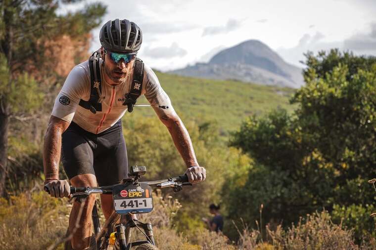 Rodrigo Hilbert passou por cirurgia após acidente de mountain bike na África do Sul
