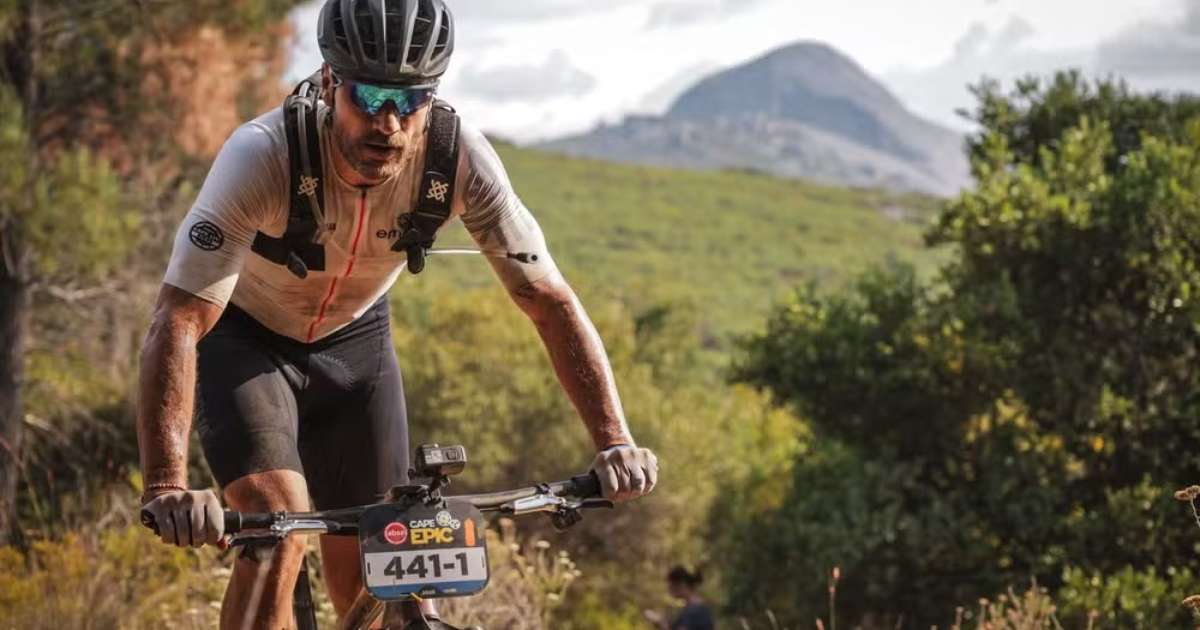 Rodrigo Hilbert sofre acidente durante maratona de mountain bike na África do Sul