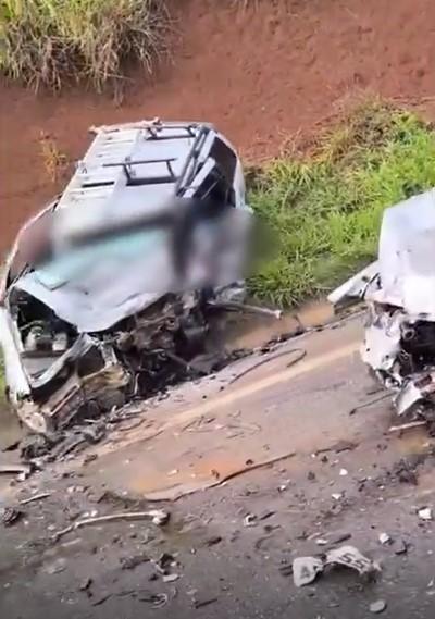 ATUALIZADO - Grave acidente na PR-317, próximo à ponte do Rio Ivaí entre Floresta e Ivailândia deixa duas pessoas mortas