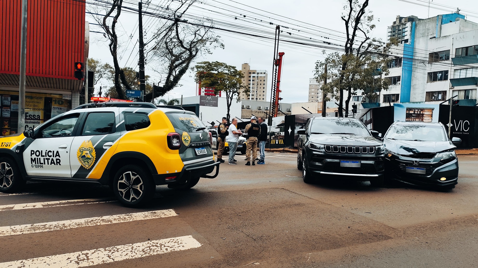 Acidente de trânsito mobiliza equipes da Polícia Militar na Avenida Brasil em Cascavel