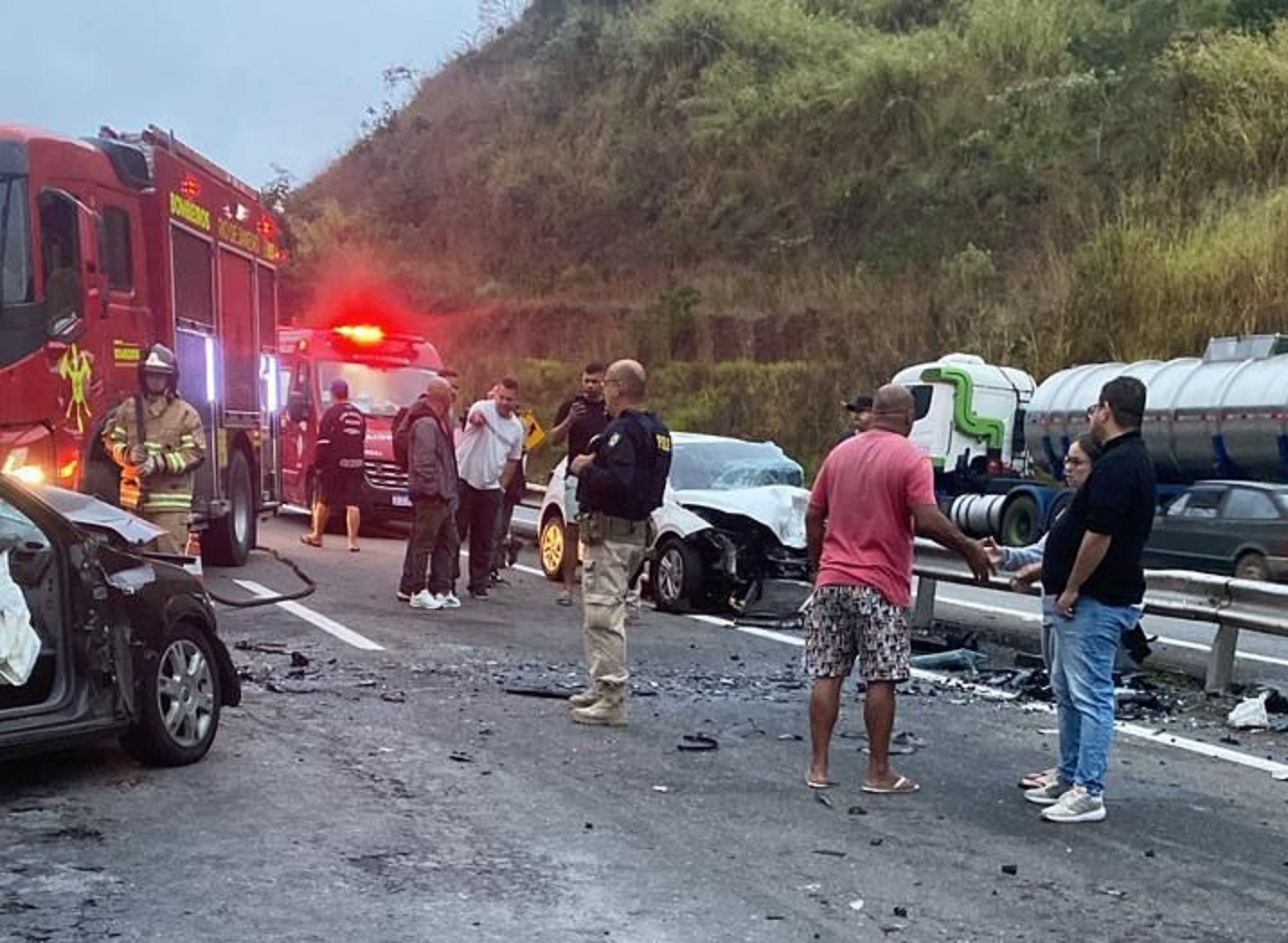 Acidente na BR-040, em Areal, deixa uma pessoa morta e duas em estado grave - G1