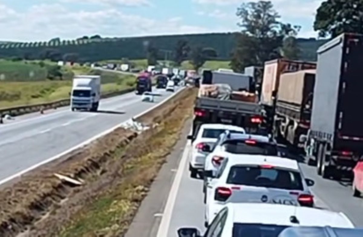 BR-381 tem mais de 10 km de congestionamento após acidente; veja