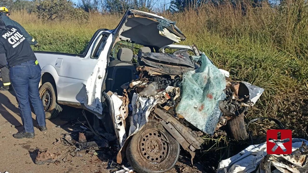 Casal morre em grave acidente entre picape e caminhonete na BR-365 em Patrocínio