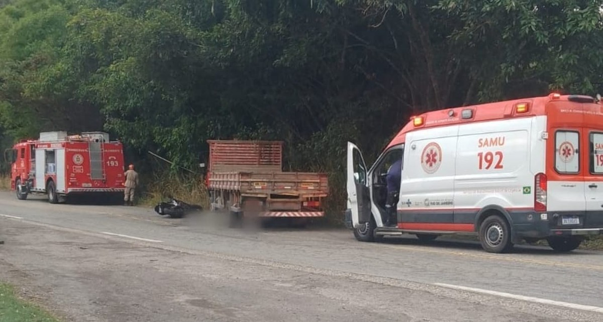 Jovem morre em acidente entre moto e caminhão na RJ-121, em Vassouras - G1 - Globo