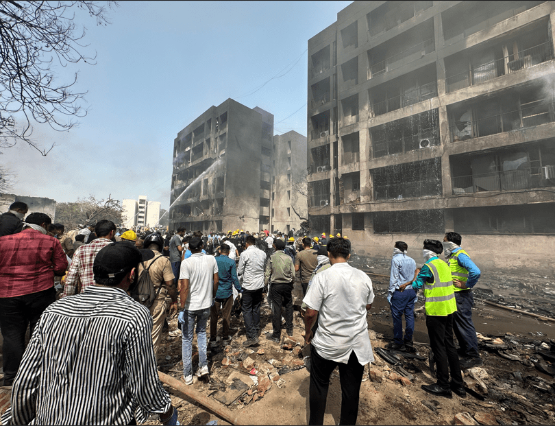 Mais de 100 corpos foram levados a hospital após acidente com avião da Air India