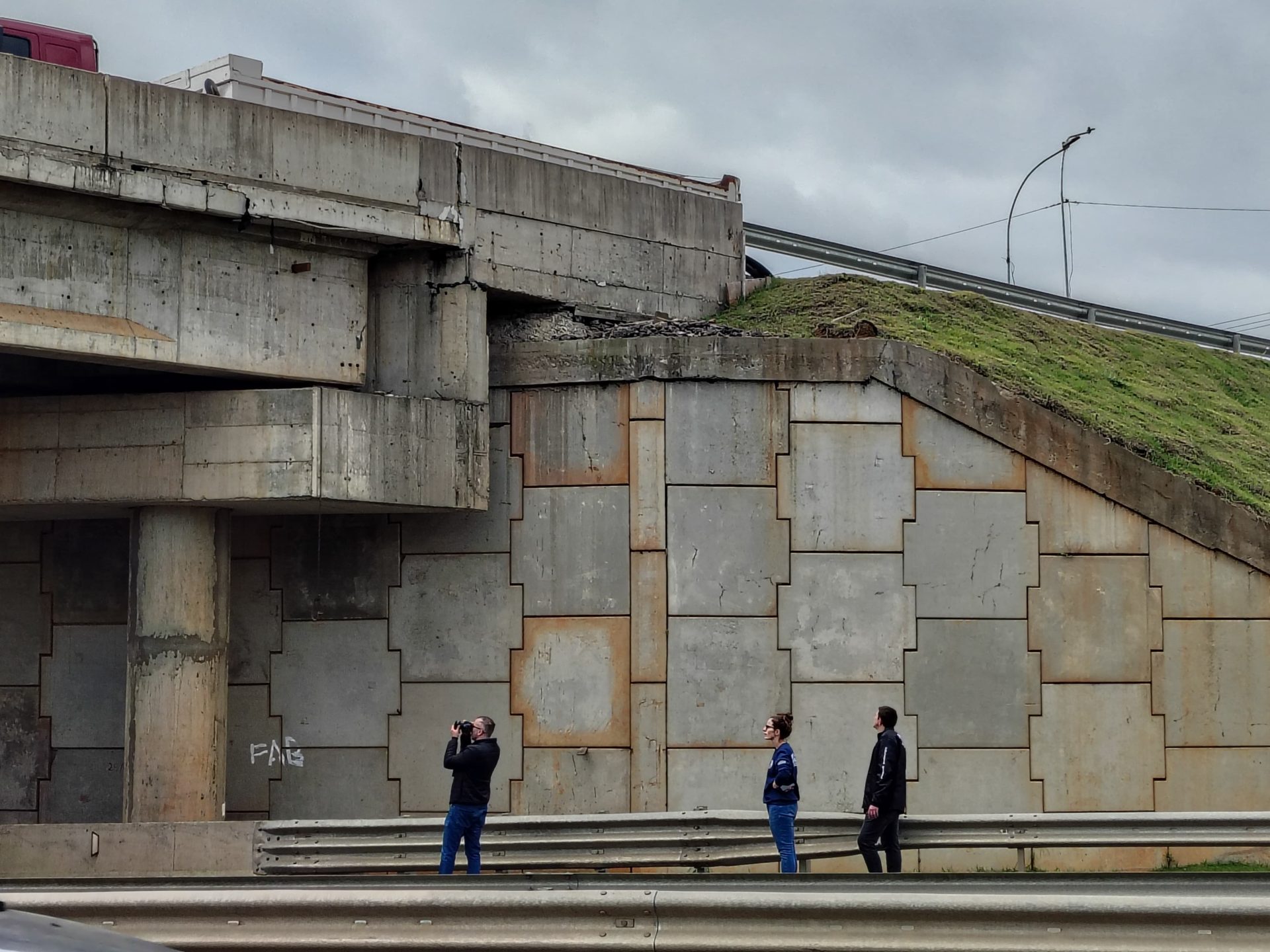 Polícia trata como acidente morte de caminhoneiro atingido por pedra