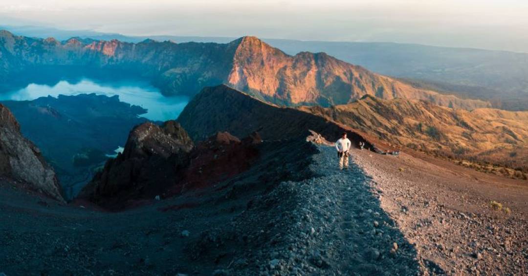 Turista sofre acidente no Monte Rinjani uma semana após queda de Juliana Marins