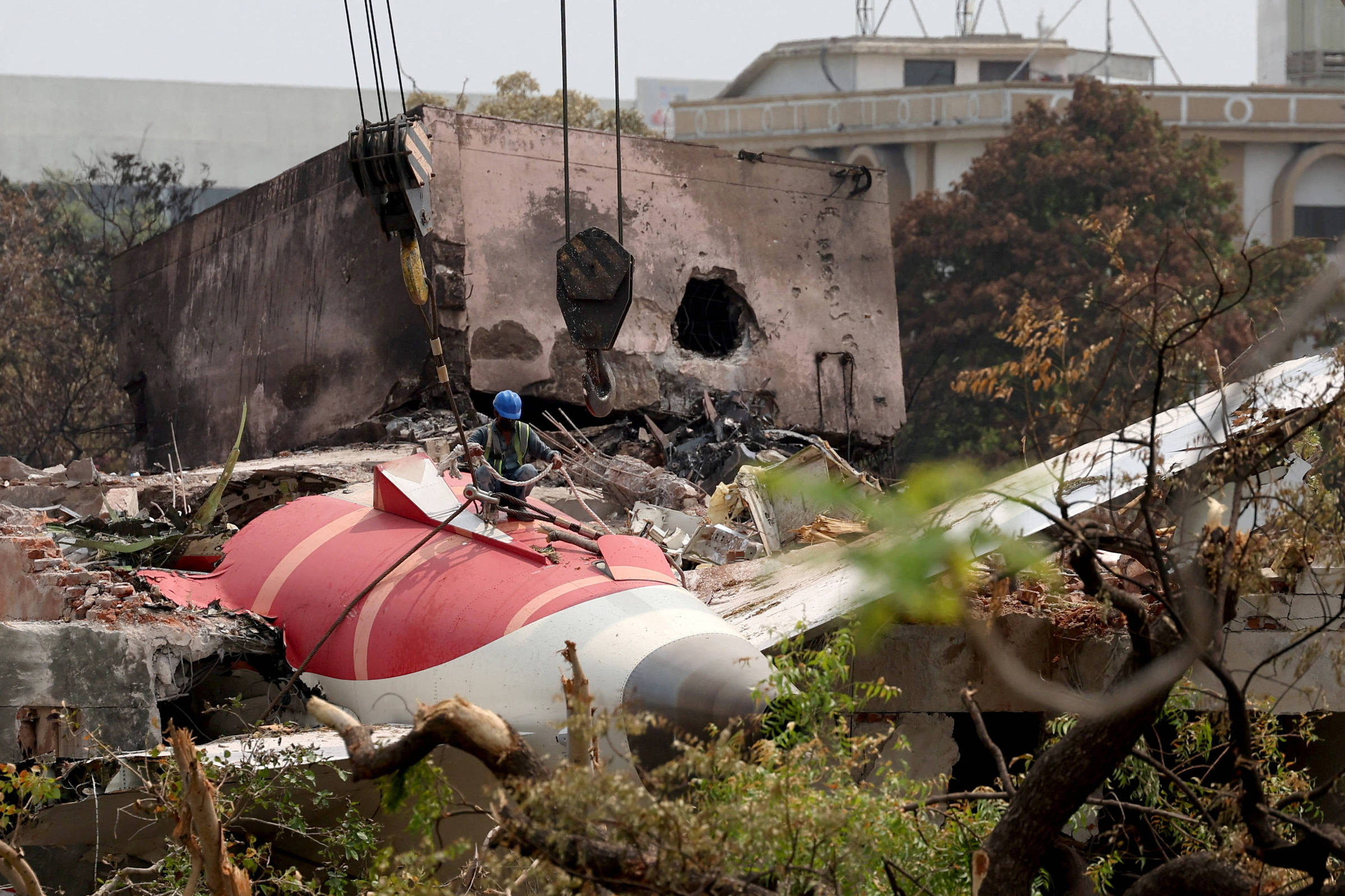 Acidente Air India: Relatório indica corte de combustível - 11/07/2025 - Mundo