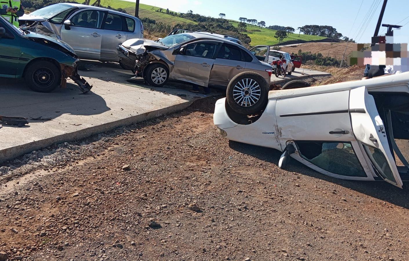 Acidente com vários veículos é registrado no Oeste