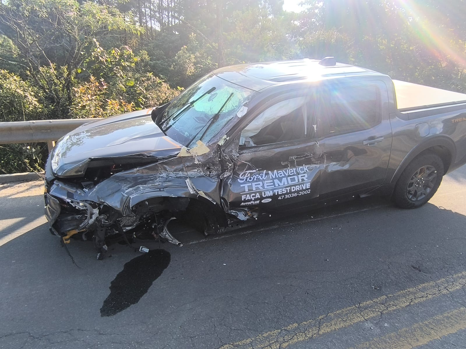 Acidente entre caminhão e novo Maverick deixa feridos em São Bento do Sul