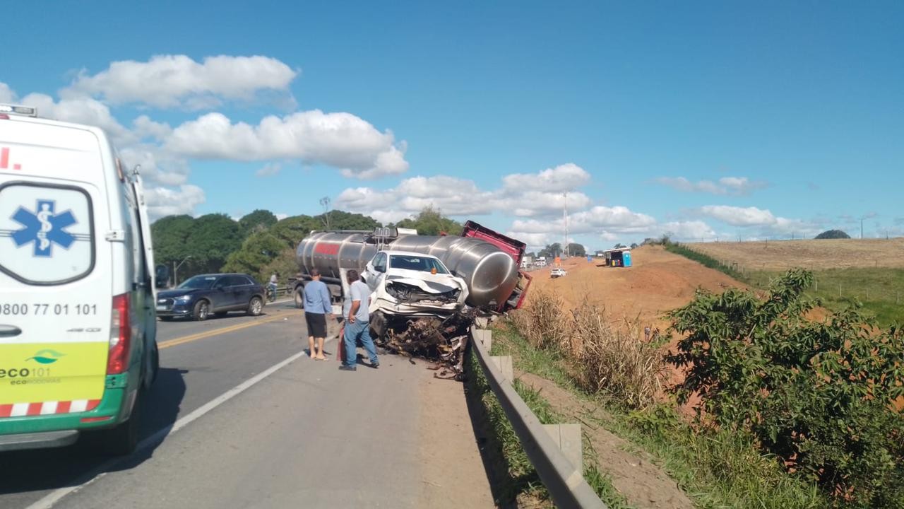 Acidente entre carreta e guincho deixa morto e ferido na BR-101 no ES | Espírito Santo | G1