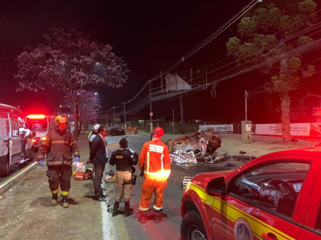 Acidente entre dois veículos de passeio deixa dois mortos em Lagoa Santa