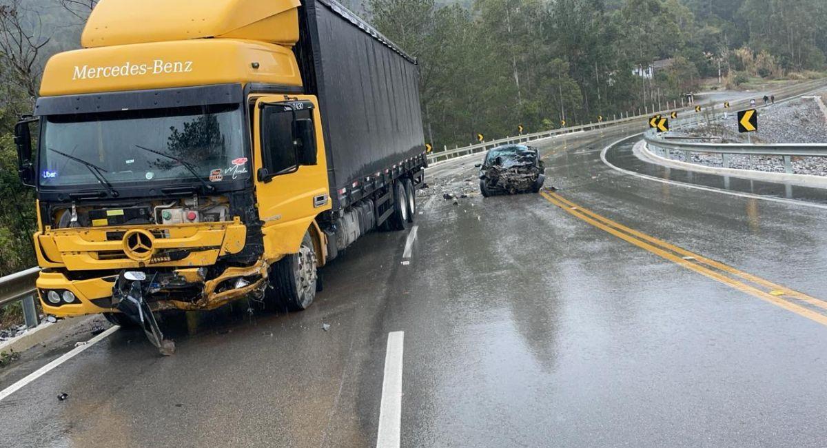 Acidente grave bloqueia parcialmente a SC-350 entre Ituporanga e Alfredo Wagner