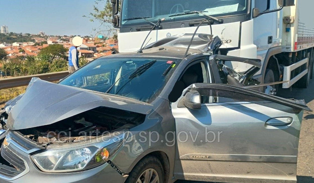 Acidente mata uma pessoa e interdita a Rodovia Washington Luís em Rio Claro - G1