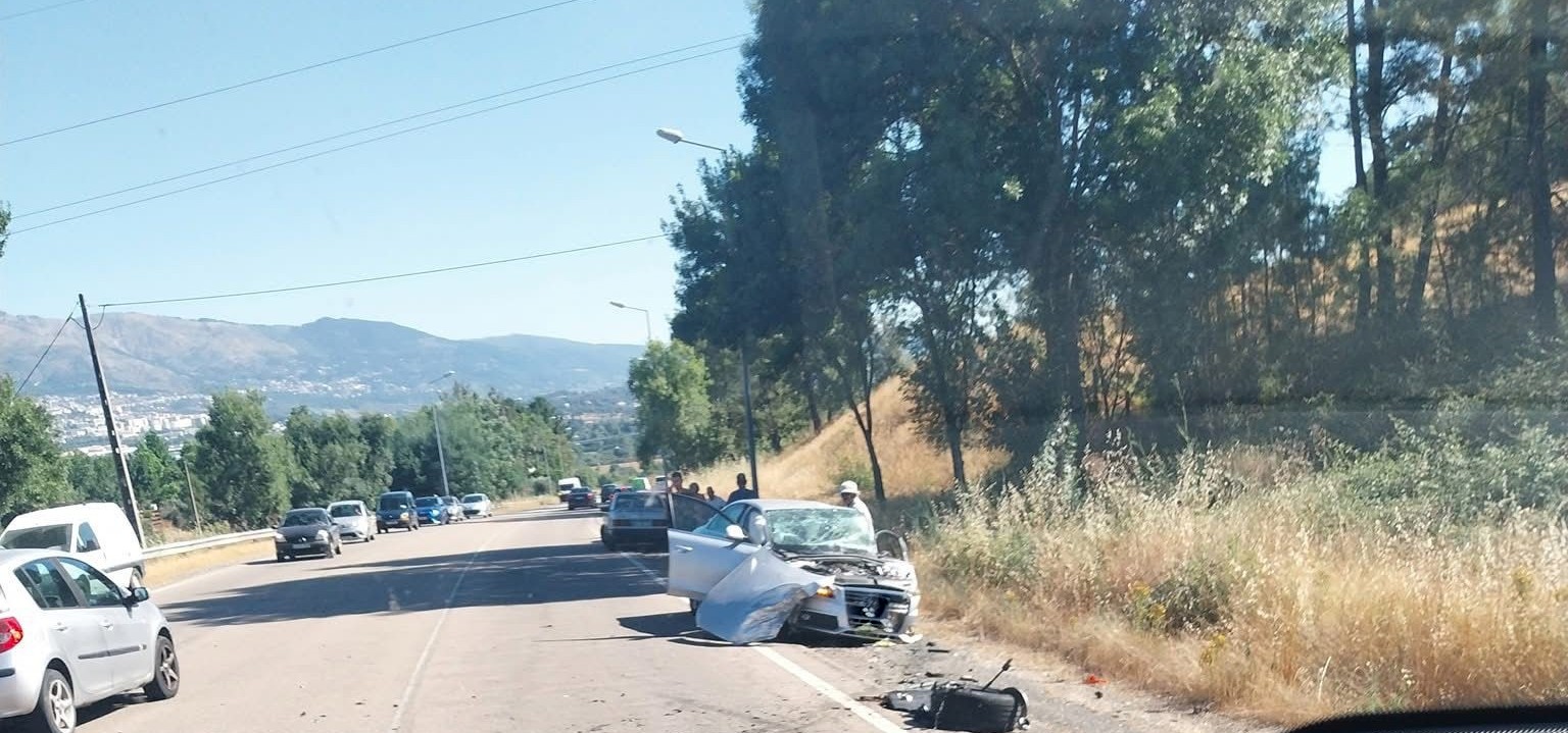 Acidente no Souto Alto provoca dois feridos graves