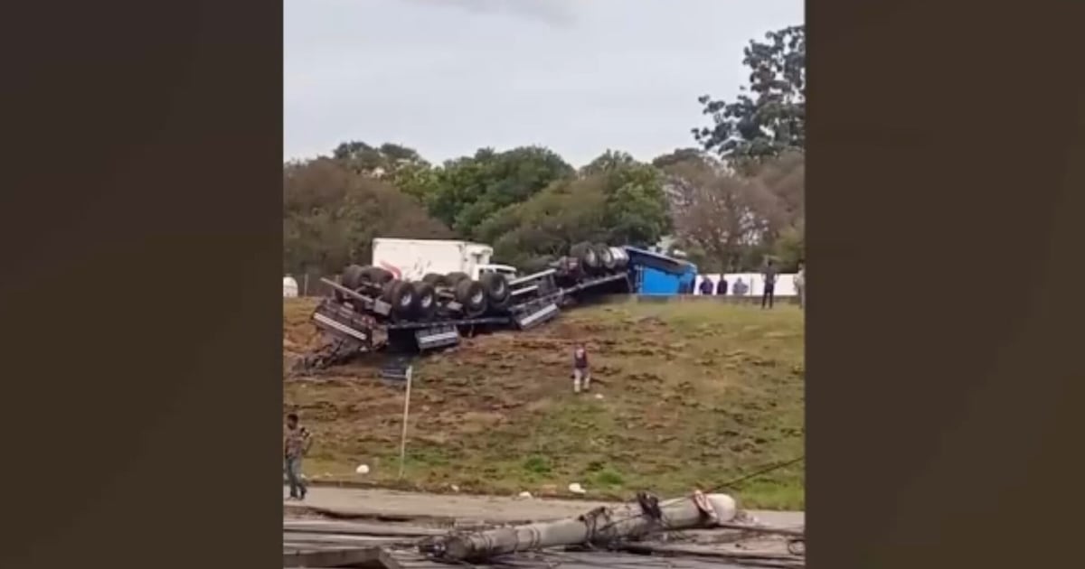 Bobinas de aço saem rolando após acidente de caminhão e provocam desespero na Dutra; veja – Noticias R7