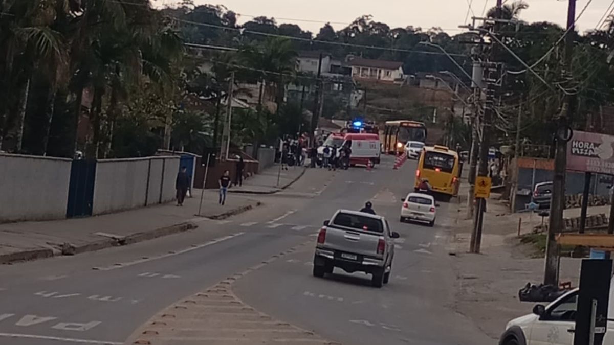Ciclista morre após bater em muro em Joinville