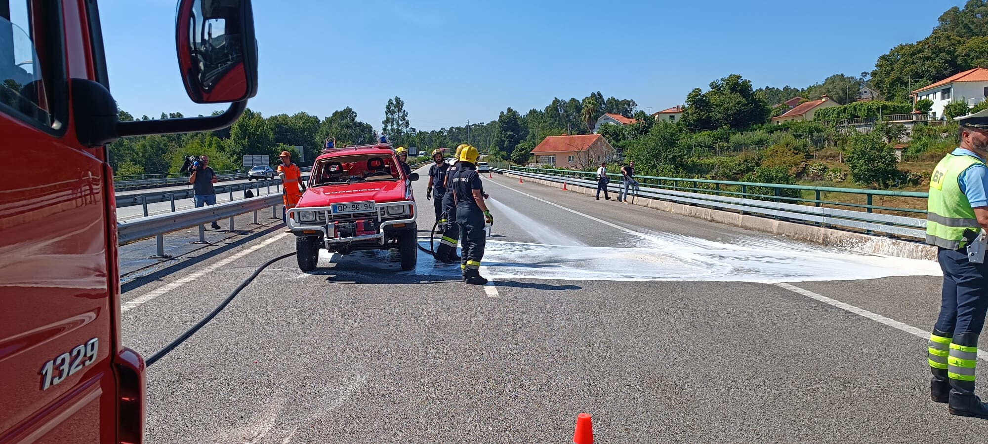 Cinco bombeiros que iam para Ponte da Barca feridos em acidente na A3