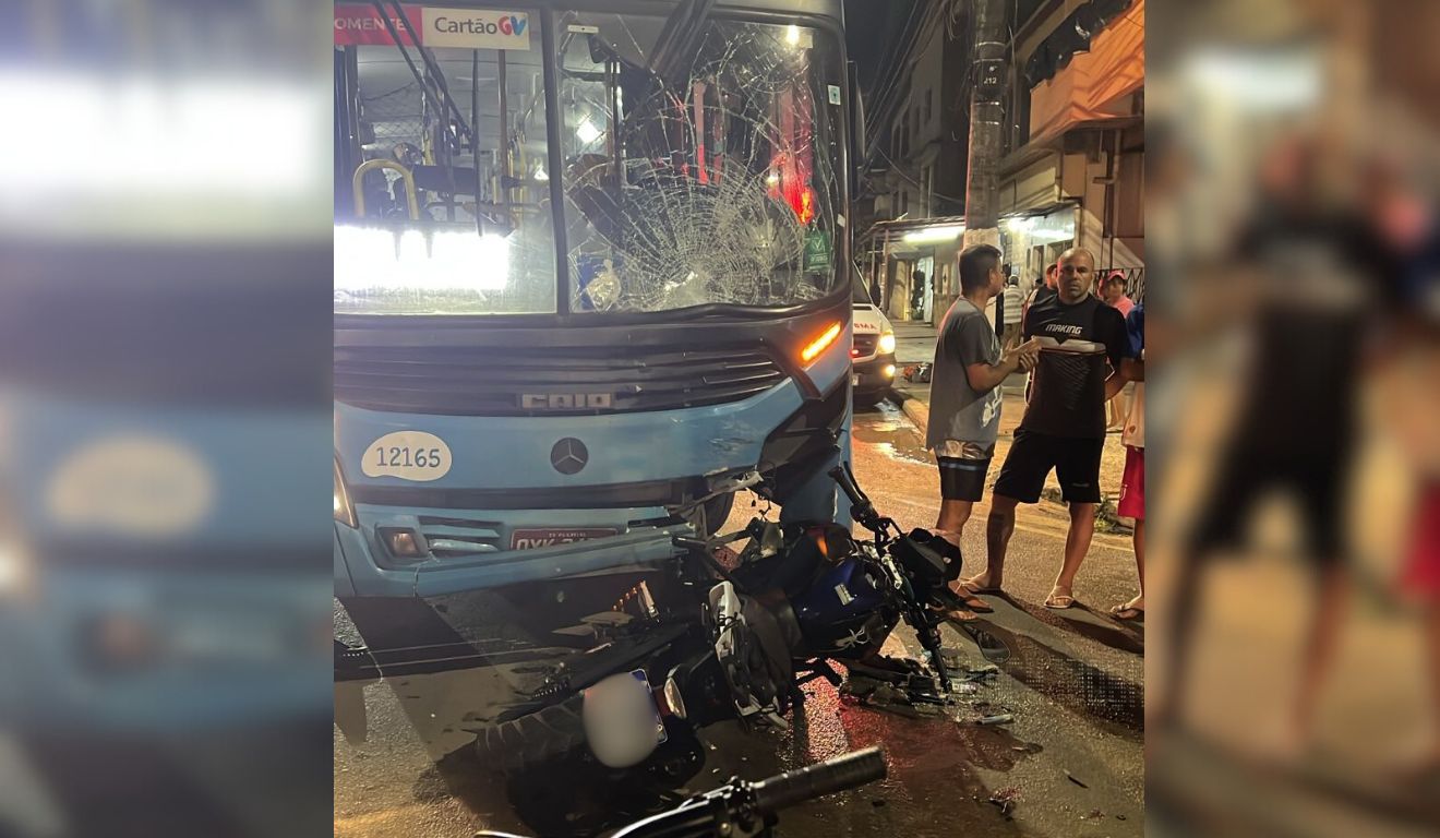 Acidente entre moto e ônibus do Transcol em Vila Velha