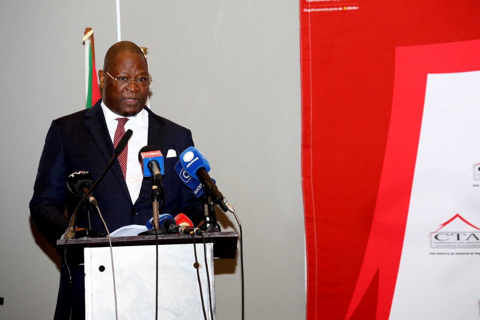 Escassez de moeda estrangeira ameaça sustentabilidade dos sectores produtivos em Moçambique