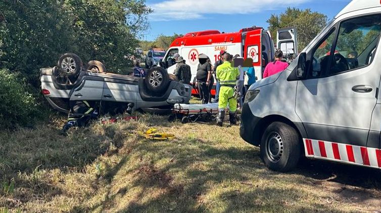 Grave acidente deixa vítimas em trevo da Cascata da Marta em Botucatu
