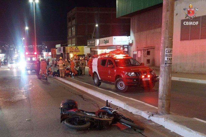 Acidente ocorreu na noite deste domingo - (crédito: CBMDF/Divulgação)