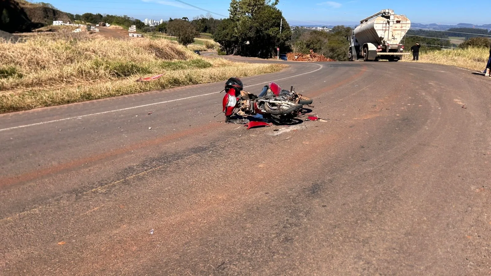 Motociclista fica gravemente ferido em acidente no interior de Pinhalzinho