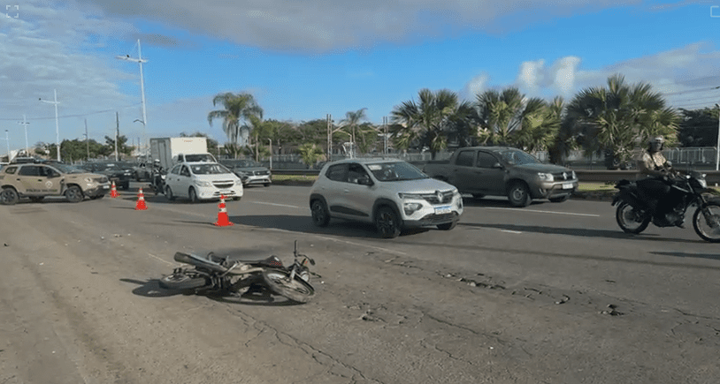 Motociclista morre e mulher fica ferida em acidente na Av. Paralela — Sociedade Online