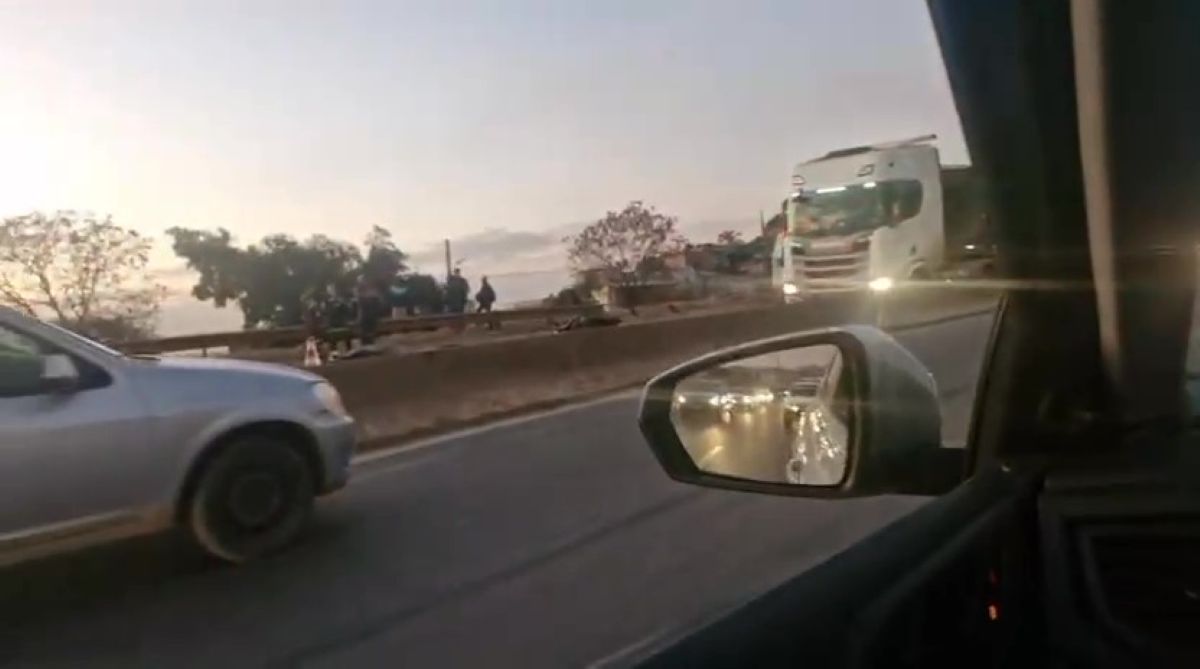 Motociclista morre em acidente com caminhão no Anel Rodoviário de