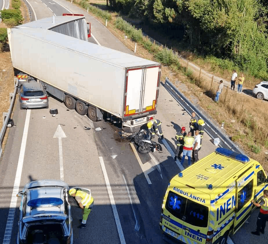 Motociclista morre num acidente que envolveu dois camiões em Oliveira de Frades