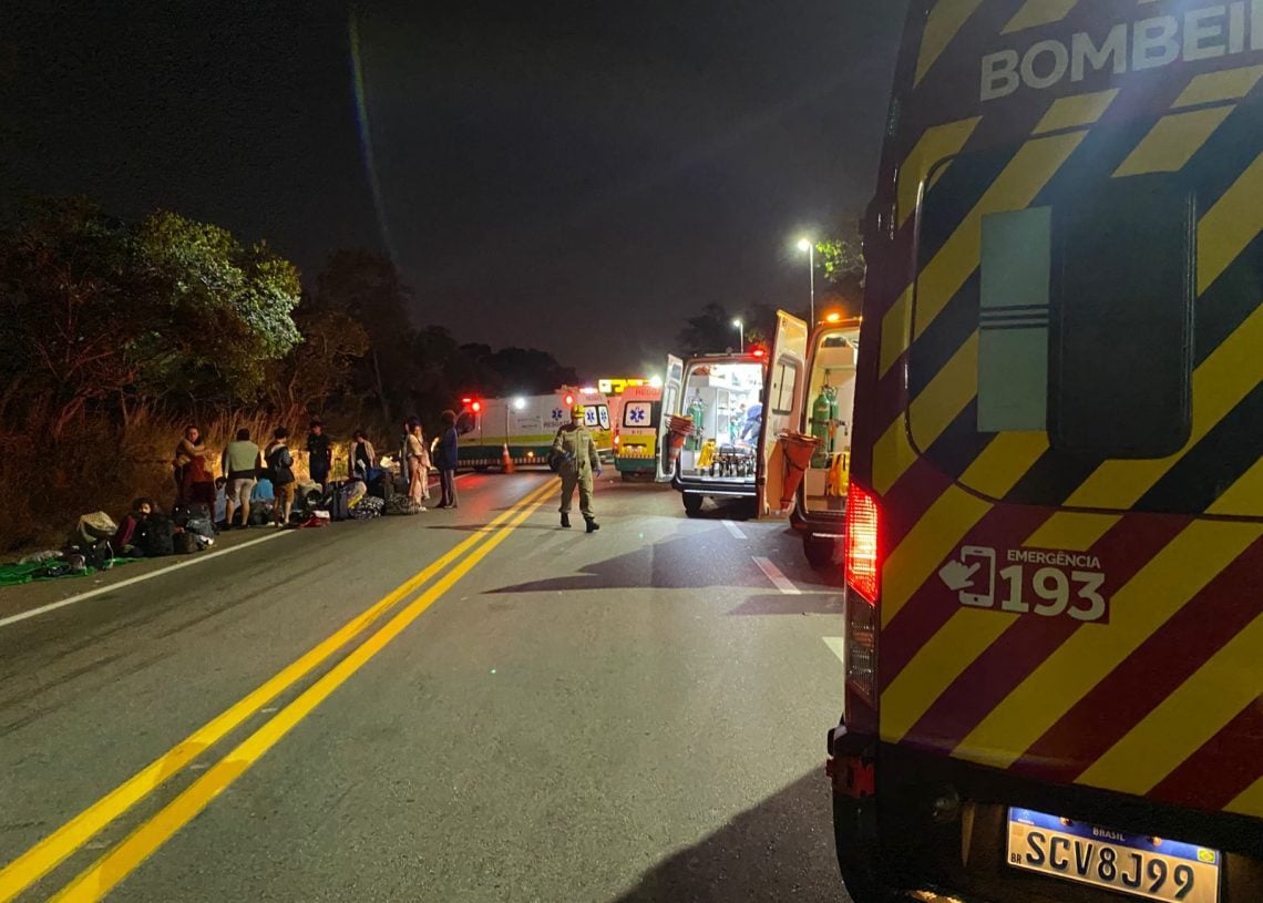 Ônibus a caminho do Congresso da UNE sofre acidente; Lula lamenta mortes