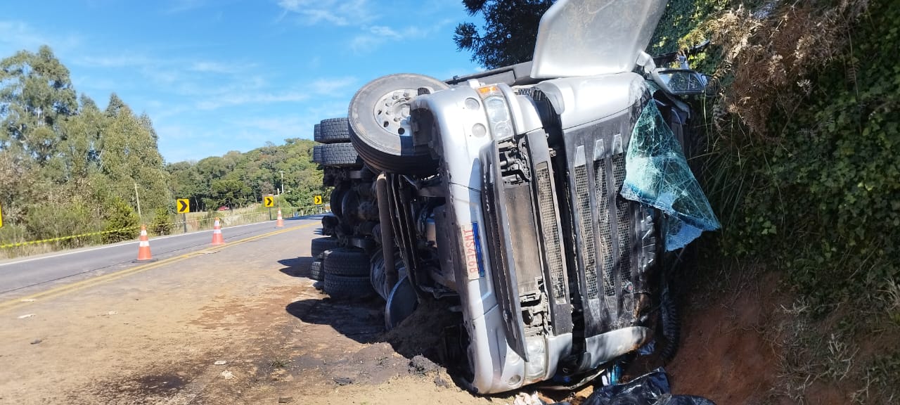 Pai e dois bebês morrem após acidente na ERS-122, em Ipê