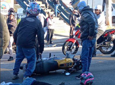 Passageira morre em acidente de moto na divisa Barueri-Carapicuíba