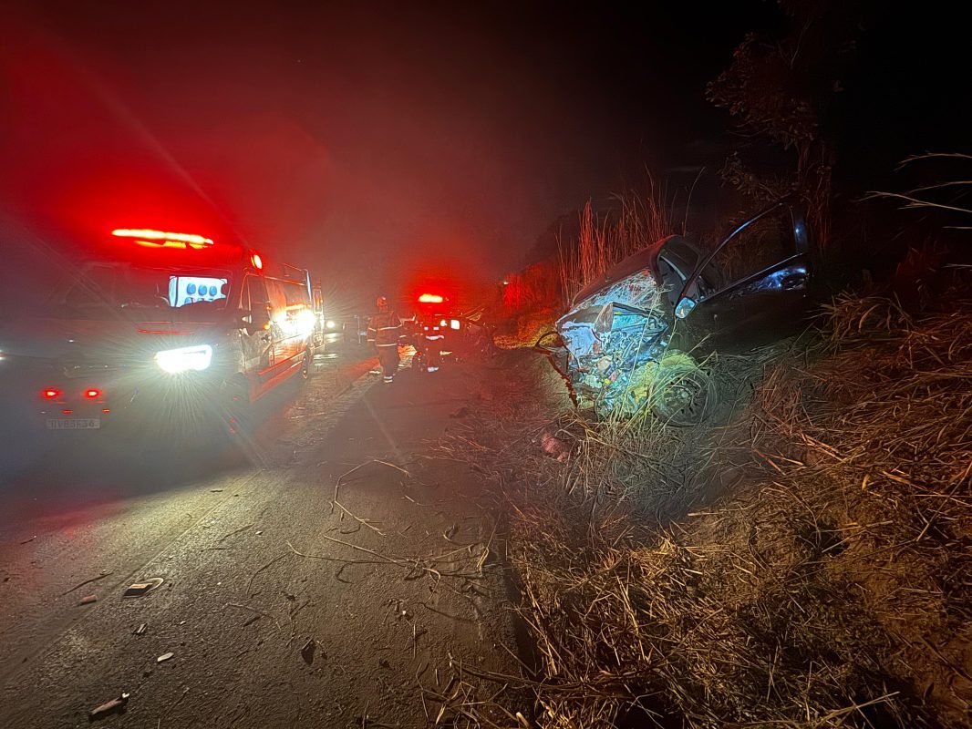 Patos de Minas • Acidente com três carros deixa dois mortos na BR-354