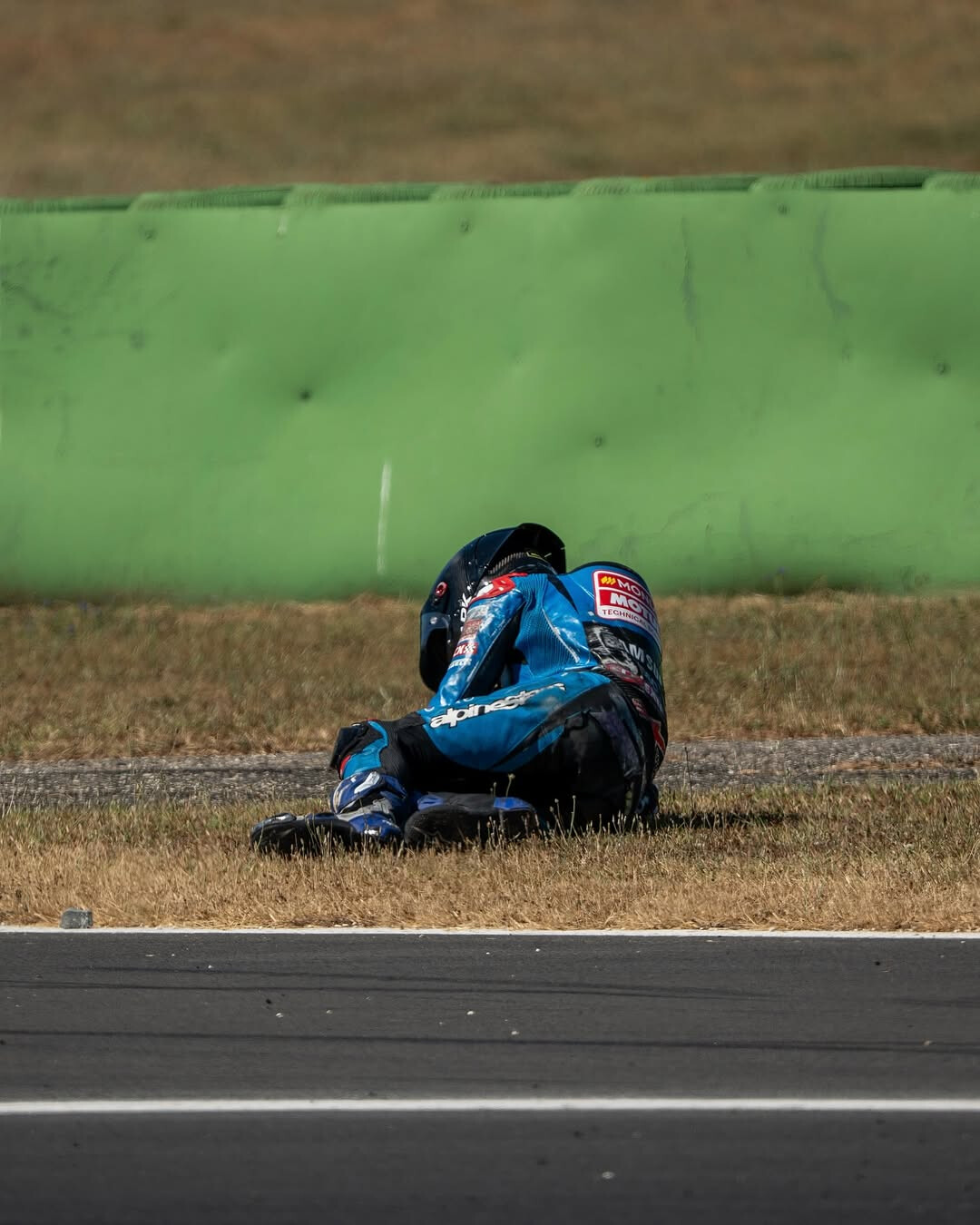 Promessa do motociclismo espanhol morre após acidente nos treinos em circuito de Aragão